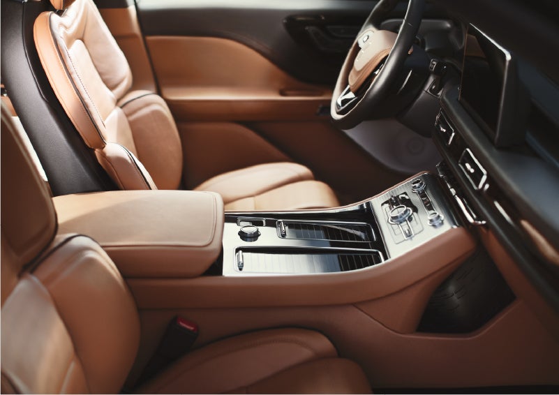 A 2023 Lincoln Aviator® Black Label model is shown in the Flight interior theme | Evergreen Lincoln in Issaquah WA