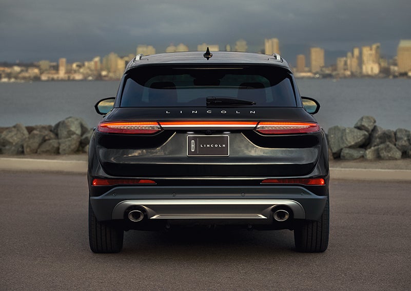 The rear lighting of the 2023 Lincoln Corsair® SUV spans the entire width of the vehicle. | Evergreen Lincoln in Issaquah WA
