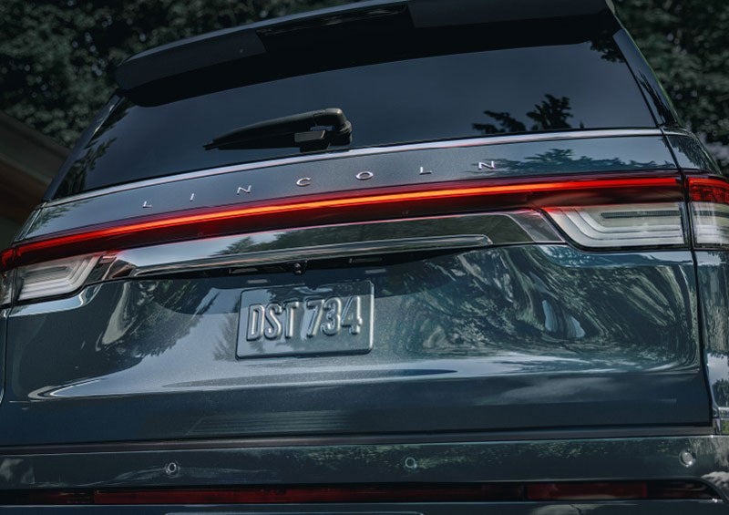 The wraparound rear lights of a Lincoln Navigator SUV are shown. | Evergreen Lincoln in Issaquah WA