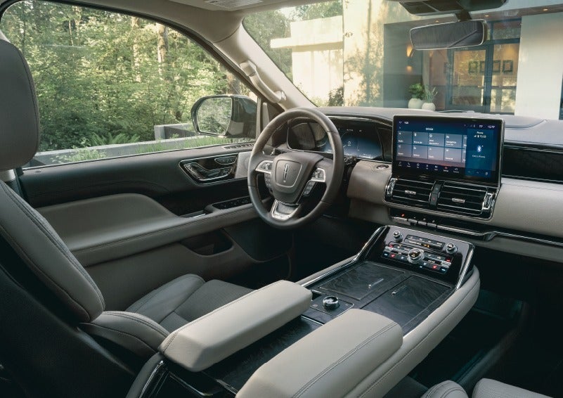 The calming interior of a 2023 Lincoln Navigator® SUV is shown. | Evergreen Lincoln in Issaquah WA