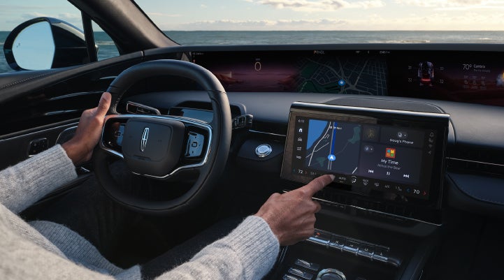 The driver of a 2024 Lincoln Nautilus® SUV interacts with the new Lincoln Digital Experience. | Evergreen Lincoln in Issaquah WA