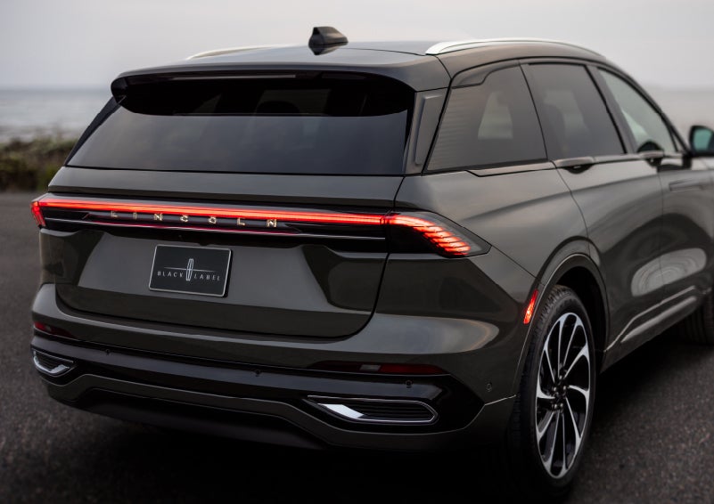The rear of a 2024 Lincoln Black Label Nautilus® SUV displays full LED rear lighting. | Evergreen Lincoln in Issaquah WA